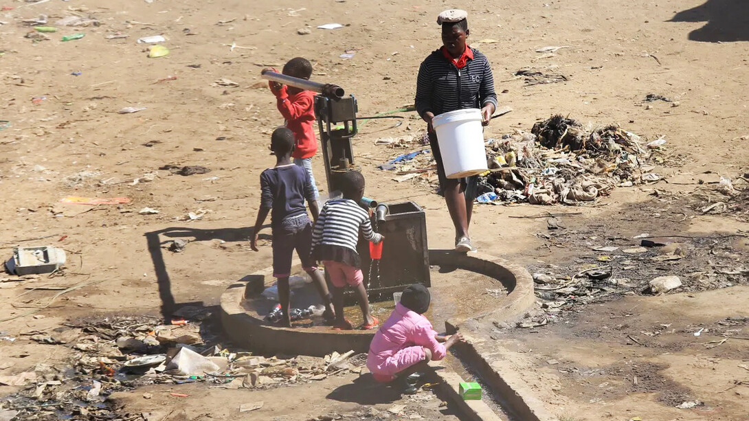 Une famille confrontée à l'extrême pauvreté au Zimbabwe (Afrique)