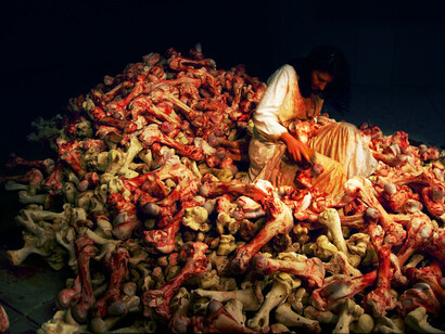 Marina Abramović, Balkan baroque, 1997. Courtesy of Kunstforum Wien