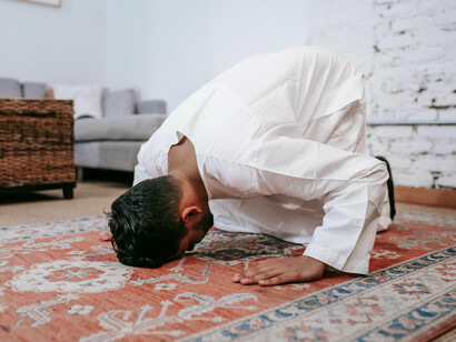 L'Europe fait face à une croissance rapide de sa population musulmane, ce qui soulève des questions sur l'intégration et la préservation de la culture judéo-chrétienne.