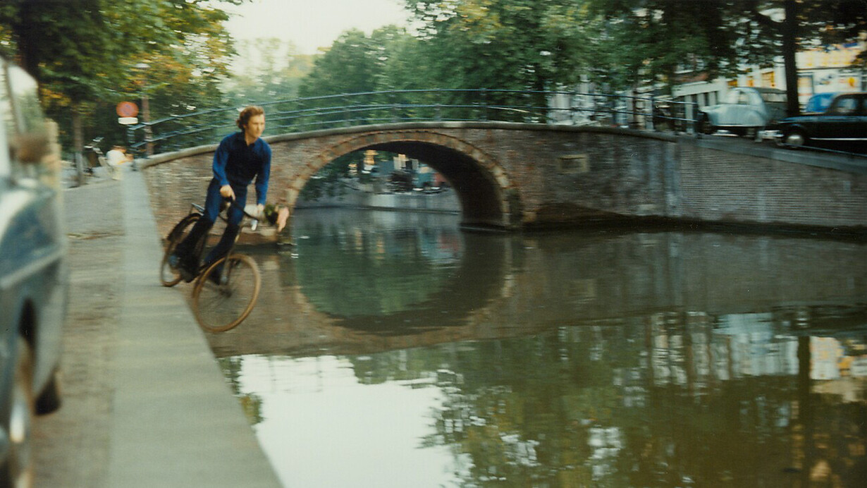 Bas Jan Ader, Fall 2, Amsterdam, 1970. Courtesy of Hamburger Kunsthalle