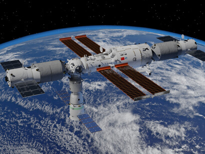Rendering of Tiangong Space Station between October 2021 and March 2022, along with June 2022 with Tianhe core module in the middle, two Tianzhou cargo spacecrafts on left and right, and Shenzhou-13/14 crewed spacecraft at nadir