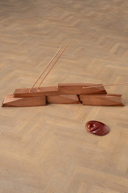 Lucy Skaer, La chasse: hare with blood glass, 2018. Courtesy of GRIMM Gallery