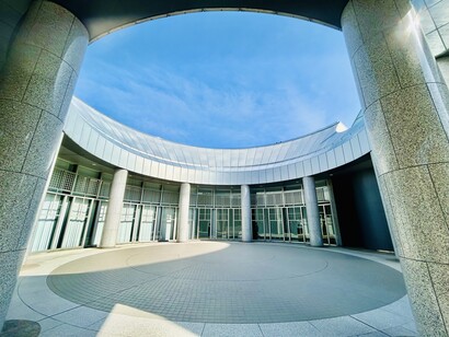 Hiroshima City Museum of Contemporary Art, circular plaza © Alma Reyes
