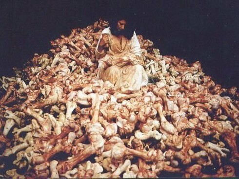Marina Abramovic, Balkan Baroque, 2000