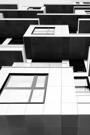 Modern economists often serving elite interests, perpetuating deregulation and wage suppression