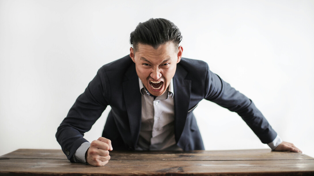 Aunque se sostenga con mucha energía, una falacia es un argumento contrario a la lógica, ¡una mentira!