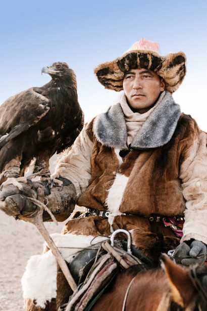 Falconiere a cavallo con aquila, Mongolia