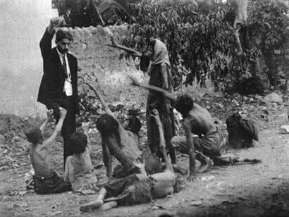 Ufficiale turco mostra del pane a bambini affamati (Collection of St. Lazar Mkhitarian Congregation)