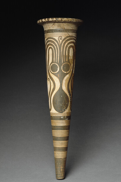 Rhyton conique - poulpe, Argile, h. 37,5 / d.max. 11 cm, Découverte : Camiros/ production : Argolide
Helladique récent (1380-1300 avant J.-C.), Acquisition Parent, 1879 (fouilles Salzmann), Paris, musée du Louvre, département des AGER © RMN-Grand Palais (musée du Louvre) / Hervé Lewandowski