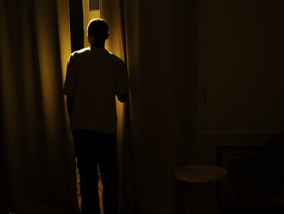 In the midst of urban turmoil, insomnia strikes again, leaving him adrift in solemn thoughts of identity and belonging
