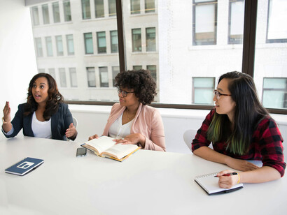 Envolva-se com organizações que promovam diversidade e inclusão. Defenda ativamente essas causas em sua comunidade ou local de trabalho para impactar positivamente