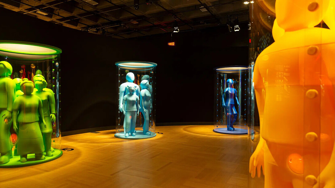 Crowds, humans in interaction, exhibition view. Courtesy of Musée de la civilisation