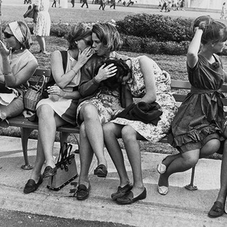 Garry Winogrand, World’s fair (detail), New York City, 1964 (printed 1981). Gelatin silver print, 11× 14 in. (27.9×35.6
cm). Ruth and Elmer Wellin Museum of Art at Hamilton College, Clinton, NY. Gift of James, Class of 1980
and Georganne Garfinkel. © The Estate of Garry Winogrand, courtesy Fraenkel Gallery, San Francisco