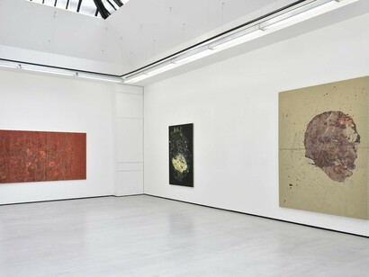 Sur vous je crache la peinture, Exhibition view. Courtesy of Galerie Christophe Gaillard