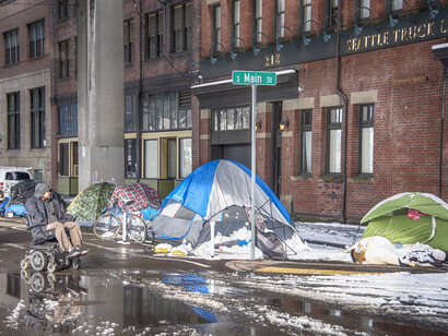 Sans-abri à Seattle, sous le viaduc Alaskan, Seattle, Washington, 9 février 2019