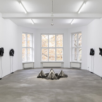 Gretchen Bender, Political entertainment, exhibition view. Courtesy of Sprüth Magers