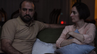 Misagh Zare è Iman, Soheila Golestani è Najmeh. Marito e moglie nell'Iran teocratico nel film del regista iraniano Mohammad Rasoulof. Soheila è stata arrestata dopo la diffusione del film