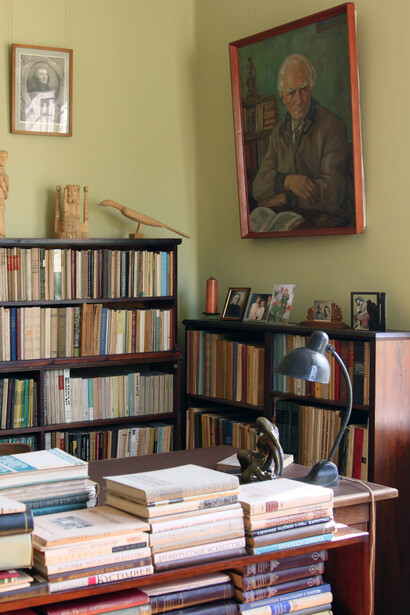 Memorial exposition of the Galaunės Family. The room of a signatory of the act of independence Kazys Bizauskas, exhibition view. Courtesy of M. K. Čiurlionis National Museum of Art