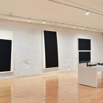 Richard Serra, Five decades of printmaking, exhibition view. Courtesy of Gemini G.E.L. at Joni Moisant Weyl