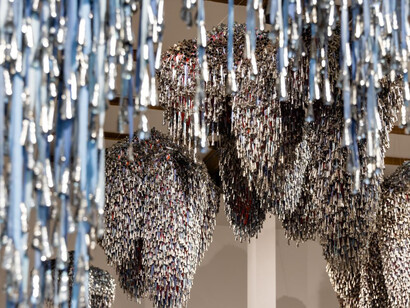 Marie Watt, Sky dances light, exhibition view. Courtesy of the Blanton Museum of Art