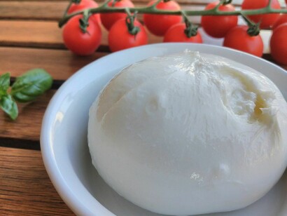 In Neapolitan dialect the end vowel is barely pronounced and "mozzarella" becomes "mozzarell'"