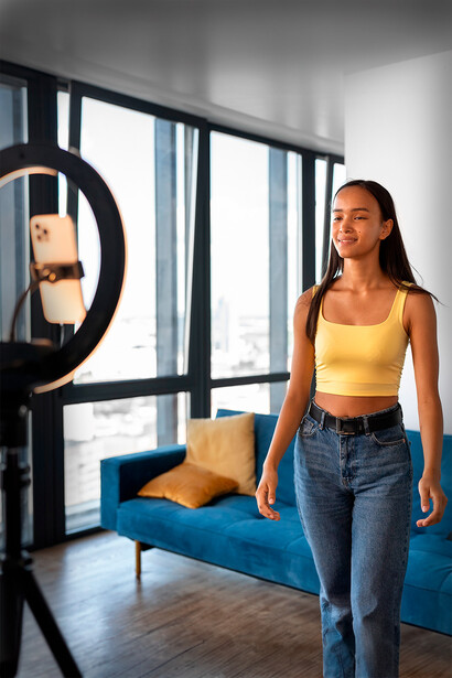 Trend do Tik Tok. Outras trends como “Girl Math” ou “Girl Dinner” embora possam parecer inofensivas, tendem a perpetuar estereótipos negativos sobre as mulheres