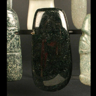 Pendiente
Materiales: Piedra
Clásico 300 a.C.- 900 d.C.
Medidas: 92 mm de largo