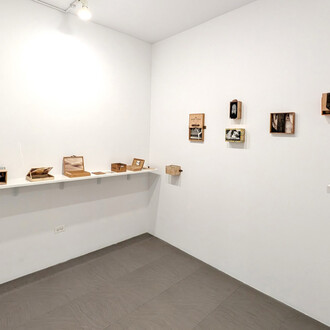 Wallace Bowling, Ensemble, exhibition view. Courtesy of Bert Green Fine Art