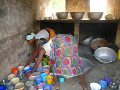 Two women of Sakouli, working