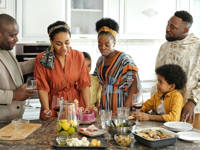 Familia reunida para uma refeição