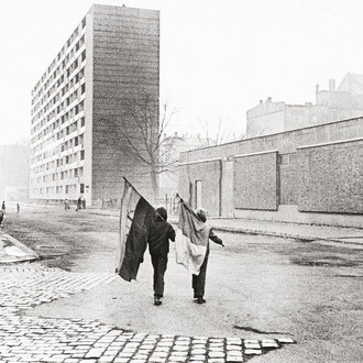 Evelyn Richter, Musikviertel, Leipzig (detail), 1976. Courtesy of Museum Ludwig