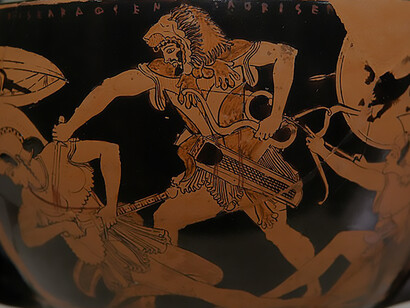Heracles battling the Amazons depicted on side A of an Attic red-figured kantharos, crafted around 490–480 BC and housed in the Royal Museums of Art and History