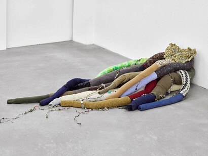Chiara Camoni, Colonne, exhibition view. Courtesy of SpazioA