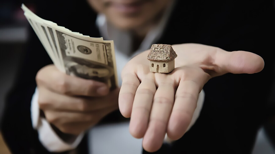 Man displaying banknotes urges individuals to consider financial planning and explore opportunities to sell their homes amidst changing regulations