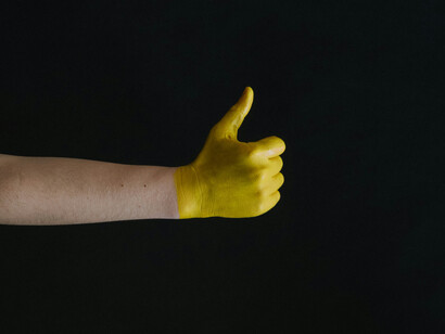 Conheça os impactos negativos da disseminação de desinformação e fake news nas redes sociais e como isso contribui para a polarização