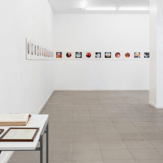 Cesare Pietroiusti, Materia paterna, vista della mostra. Cortesia di The Gallery Apart