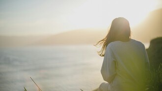 La tua anima non sta cercando di diventare qualcosa di diverso: sta semplicemente ricordando la luce che non ha mai smesso di abitare dentro di te