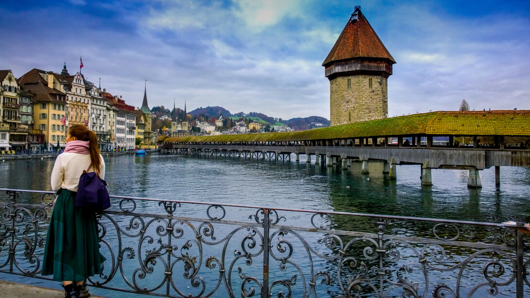 Explore a diversidade cultural e natural da Suíça. Descubra seus Alpes deslumbrantes, cidades encantadoras e a riqueza de seus quatro idiomas oficiais. Uma jornada única aguarda por você neste país fascinante!