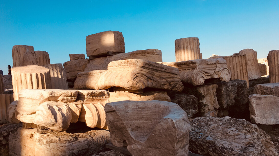 Delphi makes for a truly stimulating atmosphere surcharged with an air of classicism which is indeed rare in today’s technocratic world