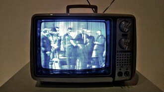 Medios audiovisuales continúan dando voz a representantes políticos, uniendo propaganda y entretenimiento