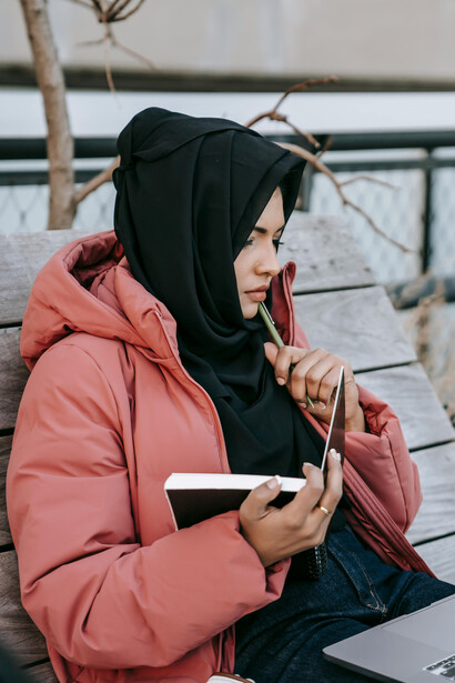 O crescimento do nomadismo digital após a pandemia destaca a busca por novas experiências e a reinvenção pessoal em um mundo globalizado