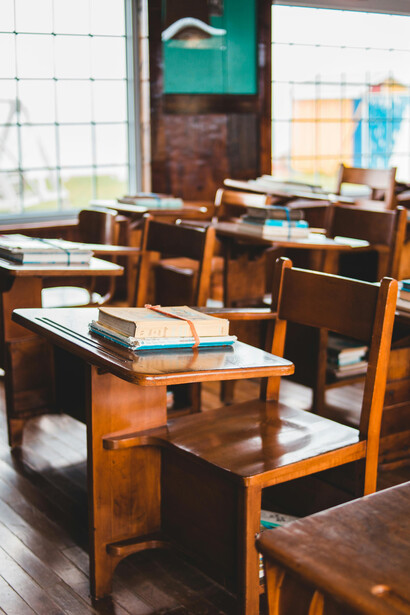 Contraponto histórico: como a sala de aula tradicional dialoga com os desafios da educação moderna