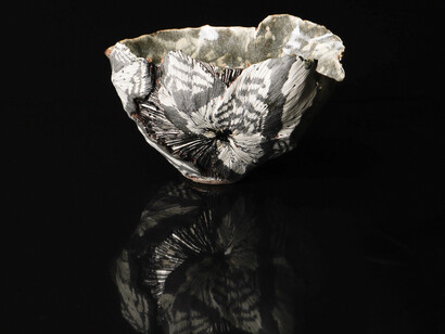 Shingu Sayaka 新宮さやか, No.36, calyx, tea bowl 萼容 碗, 2024. Courtesy of Dai Ichi Arts