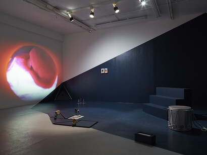 (play)ground-less, installation view
