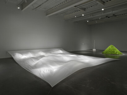 Hans Haacke. Courtesy of New Museum