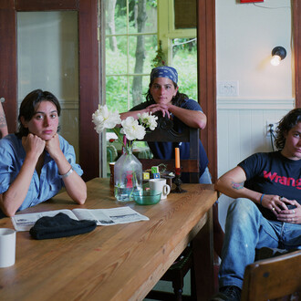 Catherine Opie, Flipper, Tanya, Chloe & Harriet, San Francisco, 1995 © Catherine Opie. Courtesy of the artist, Regen Projects, Los Angeles, Lehmann Maupin, New York, Hong Kong, London, and Seoul, and Thomas Dane Ga
