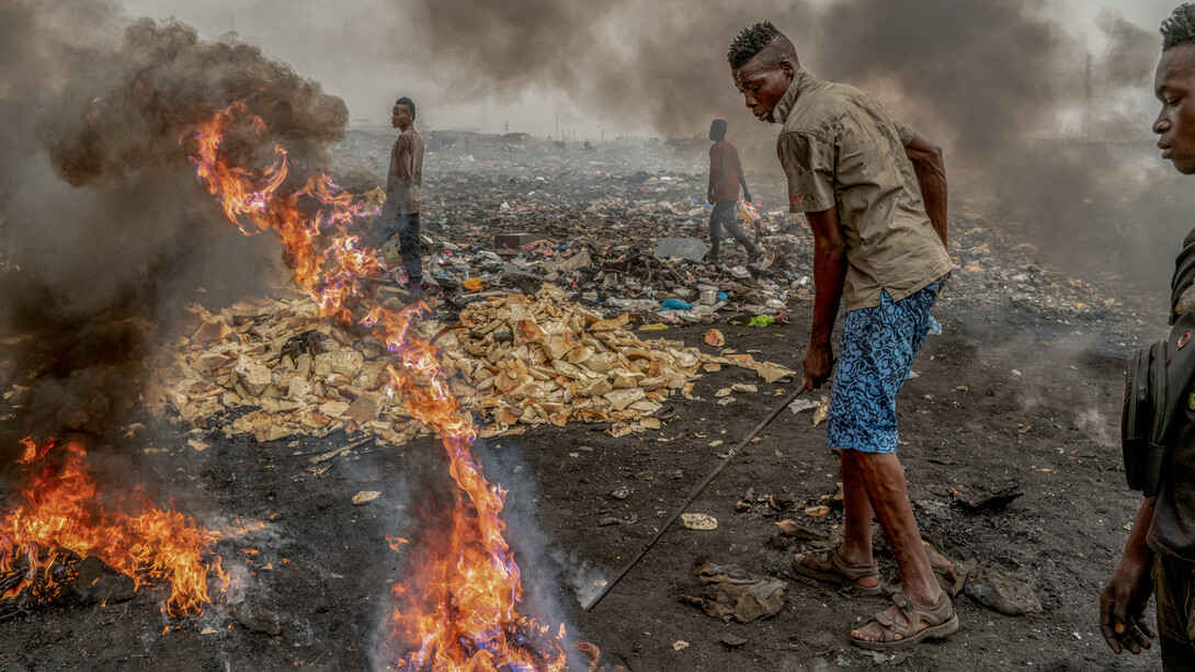 Agbogbloshie, Accra, Ghana; 'Agbogbloshie 375' photography by Willy Castellanos