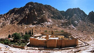 Monasterio de Santa Catalina, construido en el siglo V, considerado el monasterio cristiano en funcionamiento continuo más antiguo del mundo. Las faldas del Monte Sinaí, Península del Sinaí, Egipto