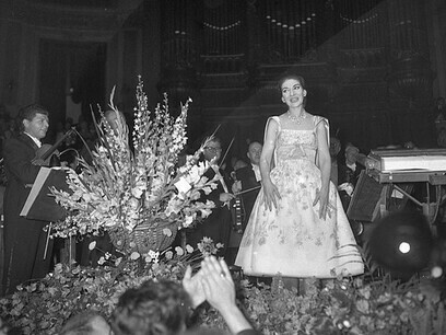 Maria Callas erhält Beifall im Königlichen Konzert Gebäude in Amsterdam