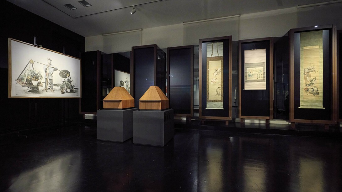 Hanauri. The Japan of the flower sellers, exhibition view. Courtesy of Museo d’Arte Orientale
